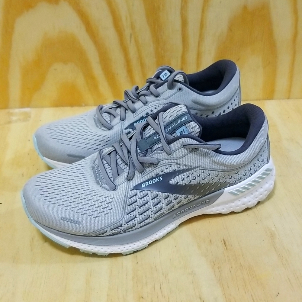 Brooks Adrenaline GTS 21 Gray Running Shoes Sneakers Women's size 9